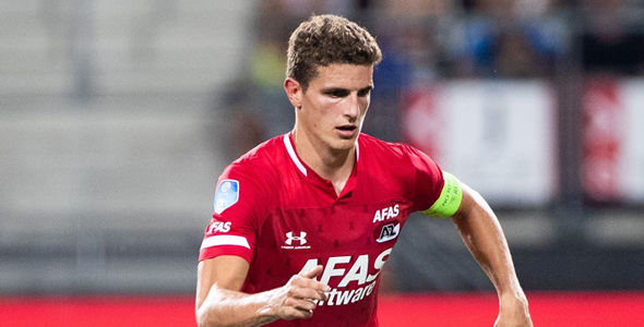 凭借连续多 凭借连续多